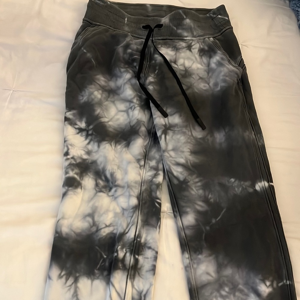 LULULEMON joggers !!